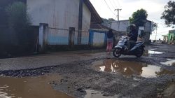 Jalan Cirangkong Sukabumi Rusak Parah, Perbaikan Harus Segera Dilakukan