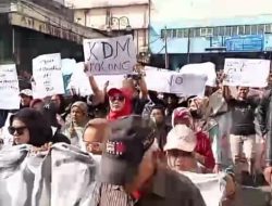 Forum Silaturahmi Pedagang Pasar Bogor Gelar Aksi Unjuk Rasa di Balai Kota Bogor