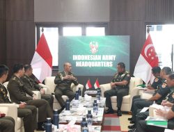 Perkuat Kerja Sama Pertahanan, Kasad Sambut Hangat Kunjungan Kehormatan Kasad Singapura