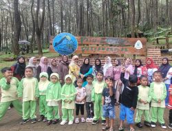 Perhutani Bandung Utara Dukung Edukasi Lingkungan untuk Anak PAUD di Wisata Pasir Langlang