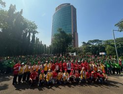 Pada HUT RI-80, Universitas Jakarta Internasional Berbela Rasa Dengan 750 Pengemudi Ojol