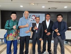 Pendaki Gunung Yang Pernah ke Castenzs Meraih Gelar PhD di Malaysia