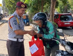 Rutan Surakarta Gelar Bhakti Sosial, Karutan Pimpin Langsung Pembagian Bansos untuk Masyarakat Sekitar
