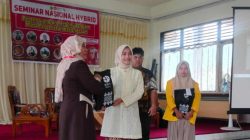 Suasana acara Seminar Nasional Hybrid dengan tema Perempuan dan Perannya dalam Pergerakan Kebangsaan, digelar di Kampus STKIP Yayasan Abdi Pendidikan - Payakumbuh. (Dok. Istimewa)