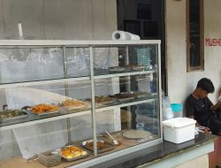 Kantin Teh Yuri Ramai Pengunjung Yang Mulai Mancing dan sehabis Mancing