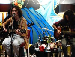 Kolaborasi Musik, Fashion, dan Kuliner Sukses Warnai Rockafella’s Intimate 90’s Unplugged Therapy