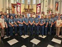 Misa Kudus Hari Pahlawan, OCI Doakan Umat TNI-Polri di Gereja Katedral Jakarta