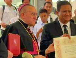 Irjen Pol (Purn) Heribertus Dahana Terima Medali Kehormatan dari Paus Leo XIV