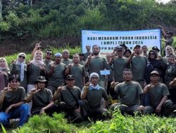 Perhutani KPH Bandung Utara Lakukan Penghijauan di Kawasan Hutan Cupunagara