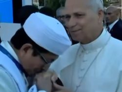 Gestur Menag RI kepada Paus Dimaknai sebagai Bahasa Iman Universal