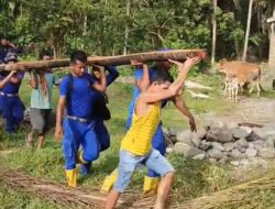 Tim SAR Korpolairud Bangun Jembatan Sementara di Korong Maranci, Padang Pariaman