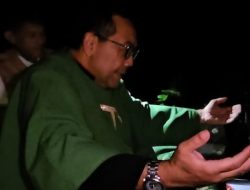 Wangi Bunga dan Cahaya Langit Iringi Misa Gunung Padang