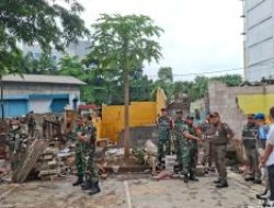 Pemkot Jakarta Timur Tuntaskan Pembongkaran Bangunan di TPU Kebon Nanas