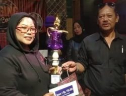 RiniSu, Lady Rocker Bandung yang Tetap Bersinar di Tengah Peran sebagai Ibu