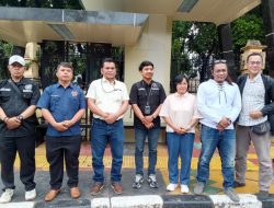 Hari Ke-9 Ramadan, Pokja Persatuan Wartawan Indonesia Jakarta Timur Tebar 200 Takjil di Depan Kantor Wali Kota