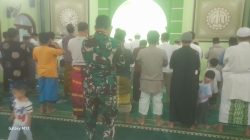 Satgas TMMD Depok Tarawih Bersama Warga di Masjid Baitul Rahim