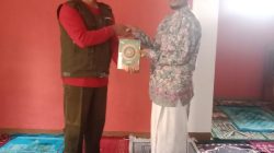 Sambut Bulan Ramadhan, Perhutani Bagikan Al-Qur’an untuk Masjid di Cisarua