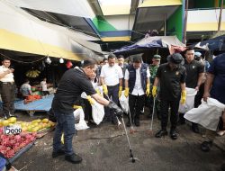 Mendag, Menteri LH bersama Wali Kota Jakarta Timur Gelar Aksi Bersih Pasar Kramat Jati