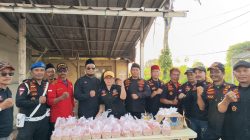 Abah Ikoy Ketua BPPKB Banten DPC Bersama M. Farhan, SH Ketua DPAC Tanah Sareal Bagi-bagi Takjil