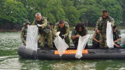 Pangdam Jaya Pimpin Aksi Bersih Danau Kenanga UI, Ratusan Ikan Sapu-Sapu Dibasmi