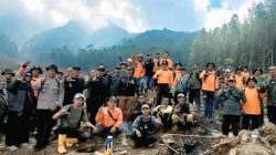 Perhutani Bersama Stakeholder Gelar Penanaman Pohon di Pasirlangu