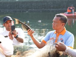 Munjirin Pimpin Operasi Penangkapan Ikan Sapu-Sapu, 320 Kg Terkumpul di Waduk Kaja
