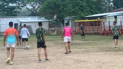 Hangatnya Kebersamaan di Sisa Waktu 3 Hari Satgas TMMD 128 Bersama Anak-Anak Desa Godo,Bermain Sepak Bola