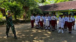 Danton SSK TMMD Reguler ke-128 Kodim Pati Latih PBB Siswa SDN Godo 01