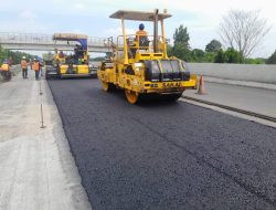 Jelang Libur Panjang, HKA Rampungkan Pemeliharaan Aspal Tol Kayu Agung – Palembang untuk Jaga Kenyamanan Pengguna Jalan