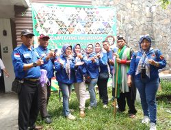 JA’PERS Beri Plakat Kehormatan dalam Perayaan Anniversary Ke-1 Base Camp Communinty di Bogor