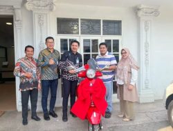 Merchant Unggulan BRI BO Panglima Polim Boyong Hadiah Vespa dari Program Lucky Ride