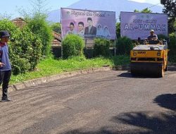 Bakal Calon Kades Cigombong Andri Nugraha Mulai Perbaiki Jalan Villa Mutiara Lido