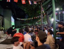 Koramil 01/Tebet Nobar Piala Dunia Bersama Masyarakat
