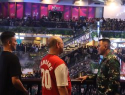 Dandim 0504/Jakarta Selatan Nobar Sepak Bola Gembira Bersama Ribuan Masyarakat Di Kemang Village.