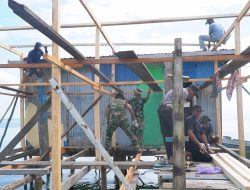 Pemasangan Rangka Kayu RTLH Ibu Samsia di Desa Umbele Terus Dikebut