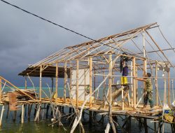 Pemasangan Rangka Atap dan Kalsiboard, Renovasi RTLH Milik Bapak Nardianto Terus Berprogres