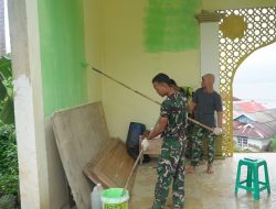 Satgas TMMD Ke-129 Bersama Warga Laksanakan Pengecatan Masjid di Desa Polewali