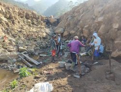 Perhutani Bandung Utara Perbaiki Saluran Air Antisipasi Kekeringan