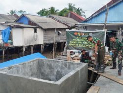 Plester Dinding Bak Penampungan Air Manunggal Air di Desa Umbele Terus Berlanjut