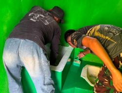 Pengecatan Bak Air dan Dinding MCK SDN Pulau Dua Terus Berlanjut