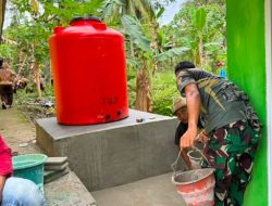 Pemasangan Tandon Air Manunggal Air Bersih di SDN Pulau Dua Masuki Tahap Pemasangan Tandon