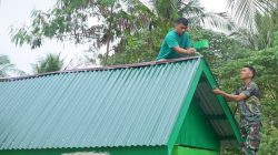 Pengecatan Lisplang dan Kamar Mandi MCK SDN Umbele, Progres TMMD Ke-129 Terus Berlanjut