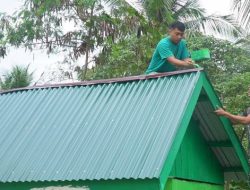 Pengecatan Lisplang dan Kamar Mandi MCK SDN Umbele, Progres TMMD Ke-129 Terus Berlanjut
