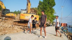 Anak-anak Kepulauan Umbele Antusias Manfaatkan Jalan Hasil TMMD sebagai Tempat Bermain