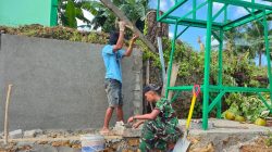 Satgas TMMD dan Warga Kebut Pembangunan Manunggal Air Bersih di Masjid Desa Polewali