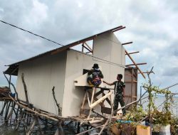 Semangat Satgas TMMD Tak Surut, Renovasi RTLH Milik Bapak Nardianto Terus Dikebut