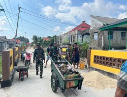 Satgas TMMD dan Warga Bersihkan Tempat Pembuangan Sampah di Desa Umbele