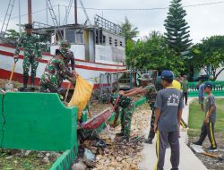 Antusiasme Masyarakat dan Satgas TMMD Bersihkan Tempat Pembuangan Sampah di Desa Umbele