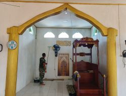 Pengecatan Masjid di Desa Polewali Terus Dikerjakan Satgas TMMD Ke-129