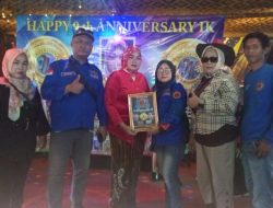 Intan Wakili JA’PERS Serahkan Plakat Kehormatan pada Anniversary ke-9 IK, Perkuat Sinergi di Kota Bogor